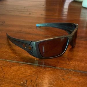 Lightly used fuel cell oakleys with prizm polarized lenses.